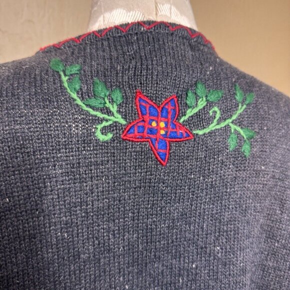 Mittens & Flowers Christmas Sweater XL￼ - Picture 2 of 9